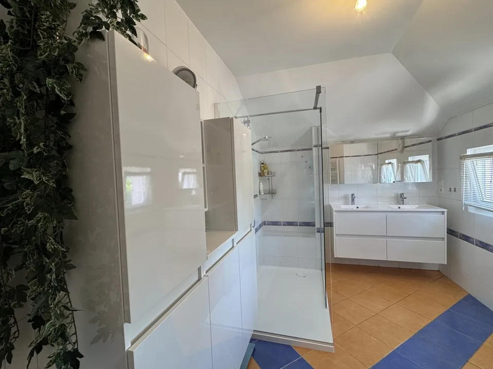 Casa a un piano con 4 locali su 5,50 are di terreno – foto 7 di 8