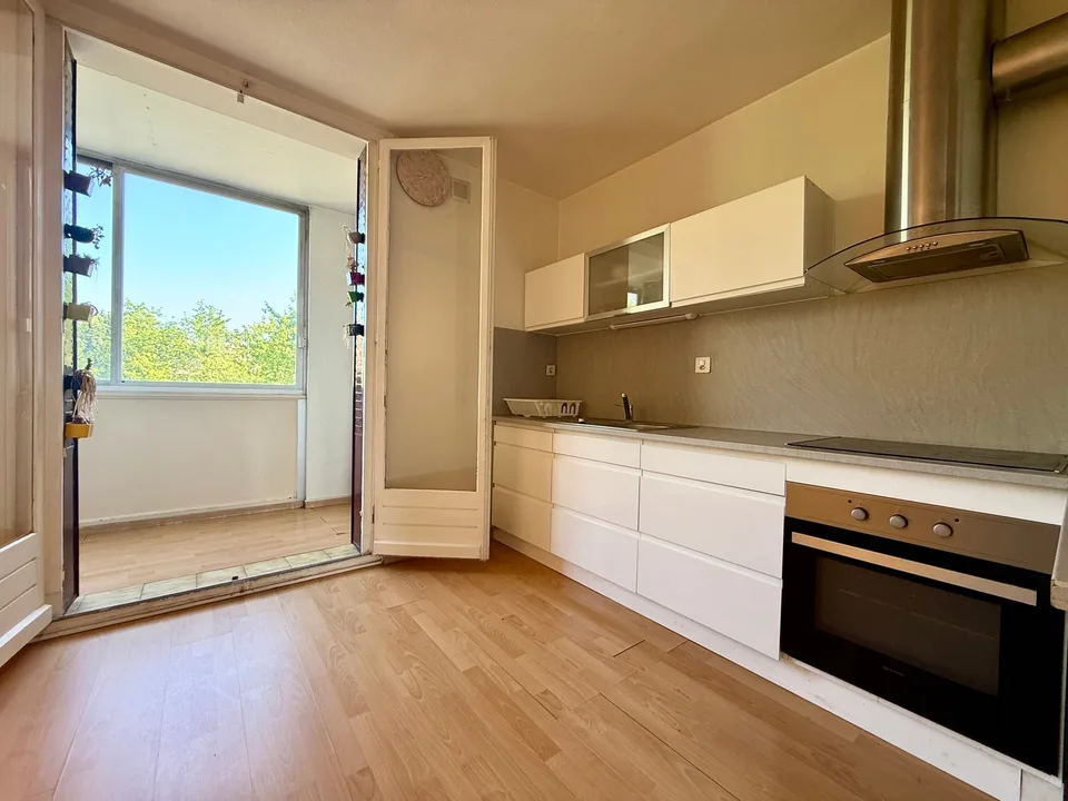 Idéal investisseur ou premier achat : Appartement F3 traversant avec balcon et loggia à Ambilly – photo 2 sur 9
