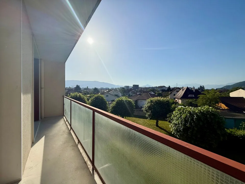 Idéal investisseur ou premier achat : Appartement F3 traversant avec balcon et loggia à Ambilly – photo 4 sur 9