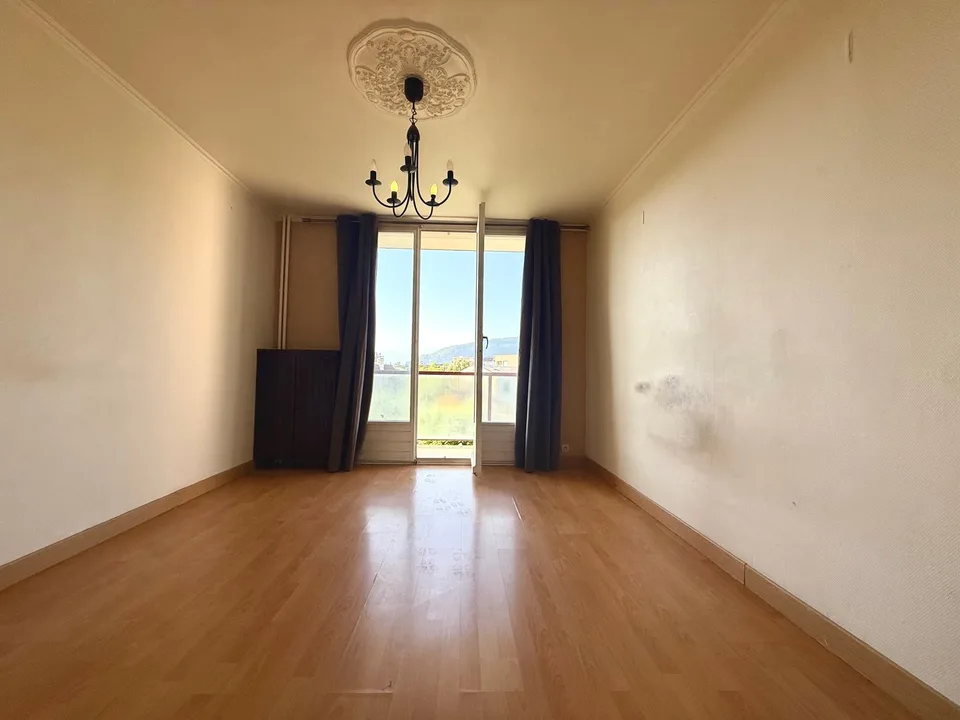 Idéal investisseur ou premier achat : Appartement F3 traversant avec balcon et loggia à Ambilly – photo 5 sur 9