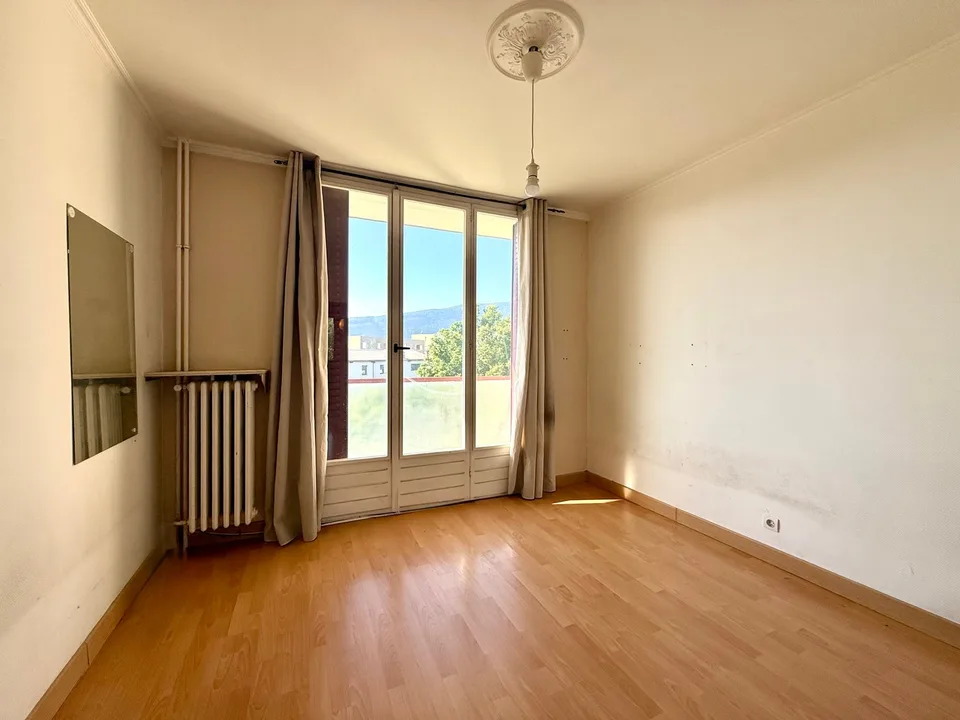 Idéal investisseur ou premier achat : Appartement F3 traversant avec balcon et loggia à Ambilly – photo 8 sur 9