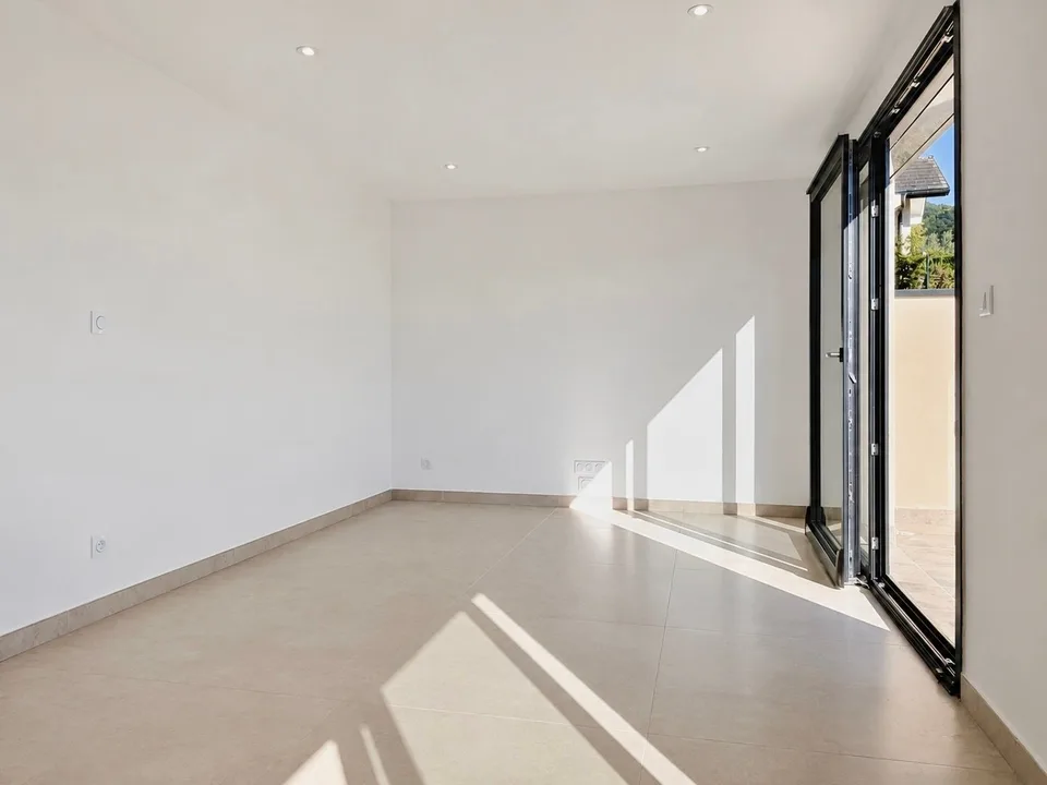 Neues Reihenhaus mit 106 m² und schönen Ausstattungen in Saint-Cergues – Foto 5 von 13