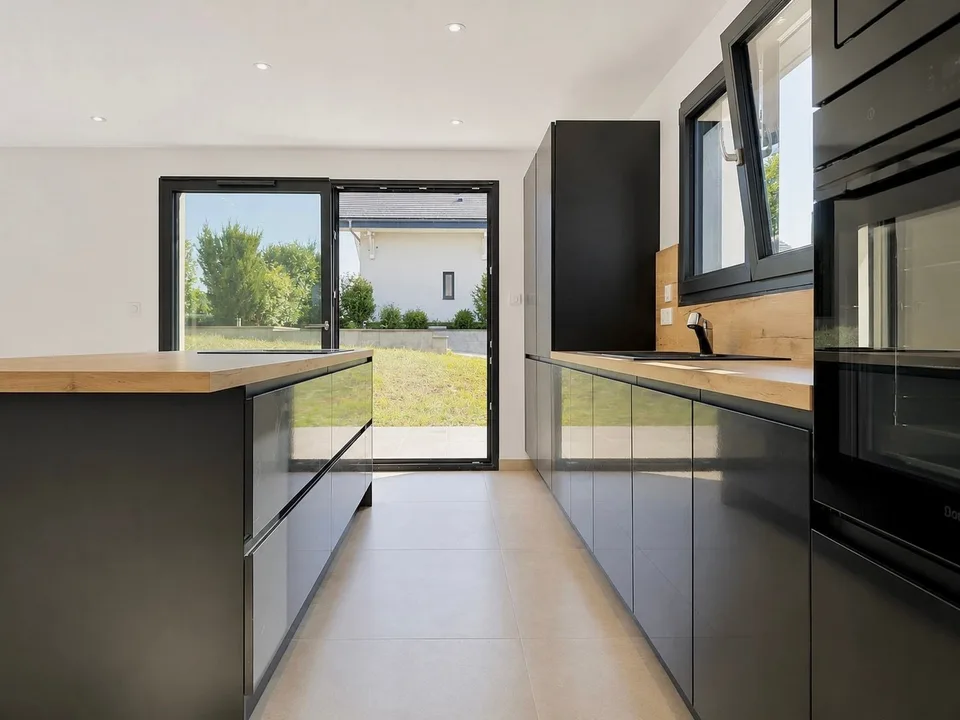 Neues Reihenhaus mit 106 m² und schönen Ausstattungen in Saint-Cergues – Foto 2 von 13