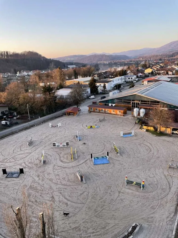 Attraktive Reitanlage an der schweizer Grenze mit vielfältigen Nutzungsmöglichkeiten – Foto 2 von 13