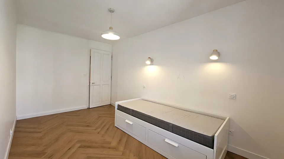 Divonne, Doppelhaushälfte im EG von 225m2, 6-Zimmer-Typ in einer renovierten Gessien-Ferme – Foto 13 von 13