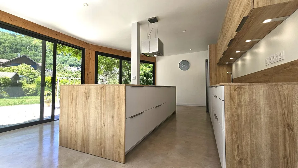 Divonne, Doppelhaushälfte im EG von 225m2, 6-Zimmer-Typ in einer renovierten Gessien-Ferme – Foto 5 von 13