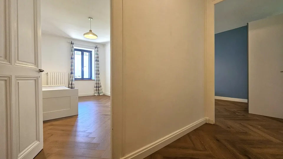 Divonne, Doppelhaushälfte im EG von 225m2, 6-Zimmer-Typ in einer renovierten Gessien-Ferme – Foto 12 von 13