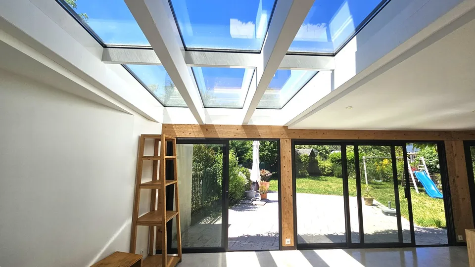 Divonne, Doppelhaushälfte im EG von 225m2, 6-Zimmer-Typ in einer renovierten Gessien-Ferme – Foto 3 von 13