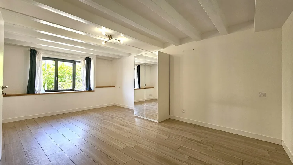 Divonne, Doppelhaushälfte im EG von 225m2, 6-Zimmer-Typ in einer renovierten Gessien-Ferme – Foto 8 von 13