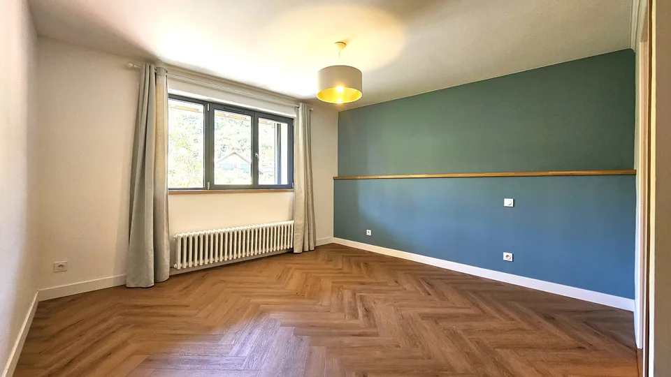 Divonne, Doppelhaushälfte im EG von 225m2, 6-Zimmer-Typ in einer renovierten Gessien-Ferme – Foto 9 von 13