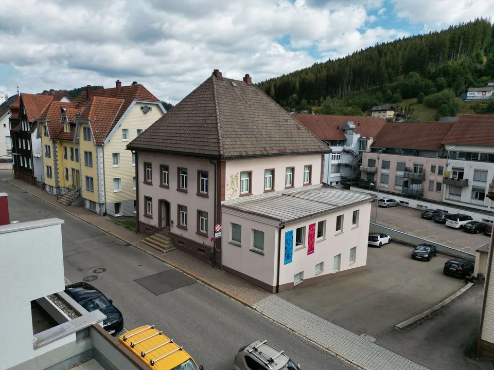 Wohn- und Geschäftshaus im Stadtzentrum von Furtwangen – Foto 2 von 13