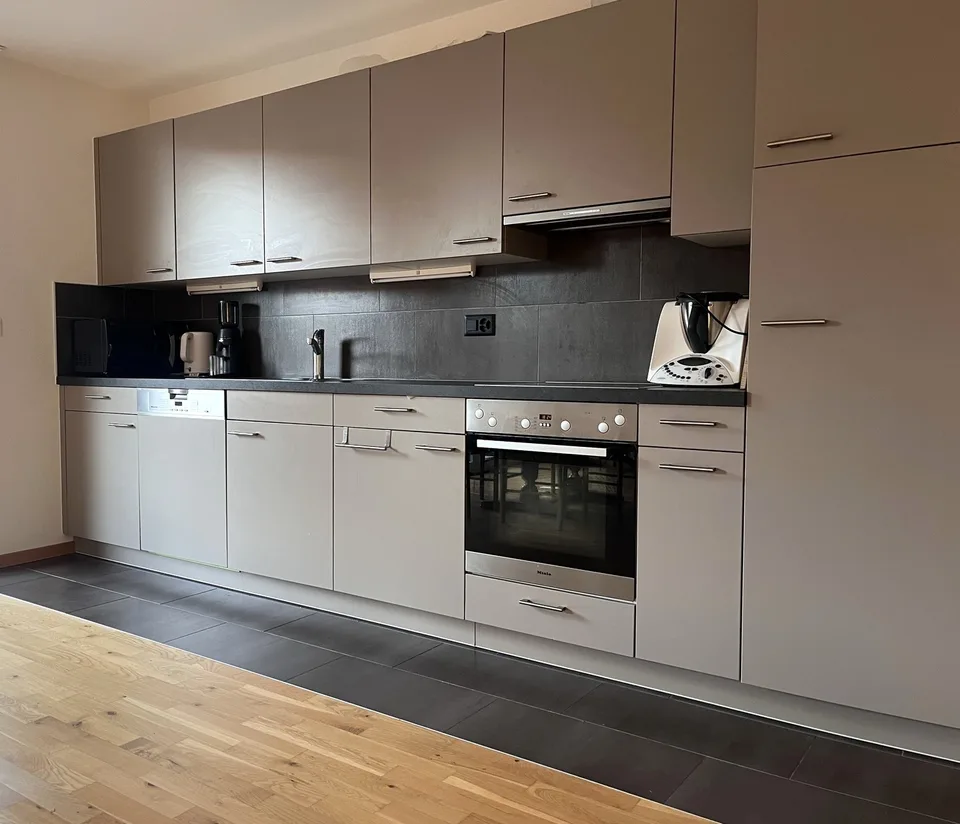 Helles möblierte 3,5-Zimmer-Wohnung mit Balkon und Bergblick in Martigny