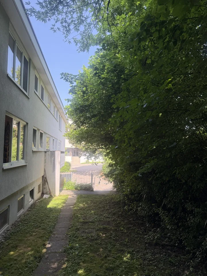 Gioiello di 3 locali con posto a sedere in giardino per chi decide in fretta a Uitikon Waldegg