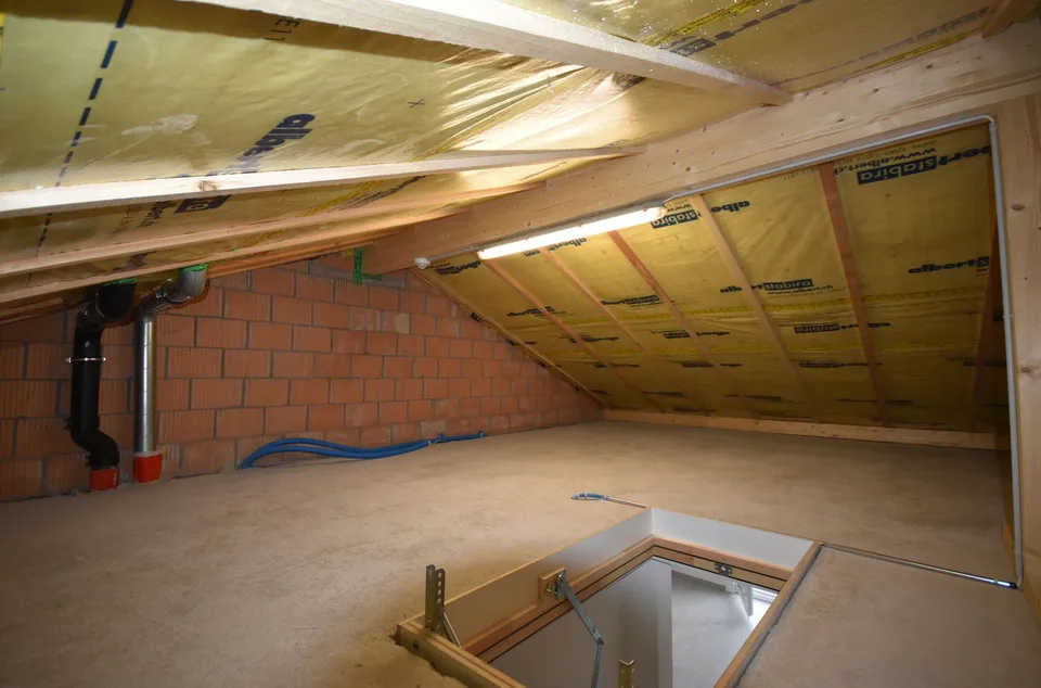 Appartement mansardé moderne 2,5 pièces avec vue panoramique