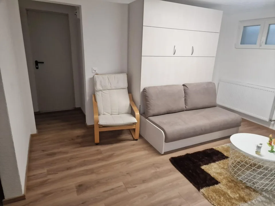 Studio 1.5 Zimmer zu übernehmen, verfügbar sobald wie möglich
