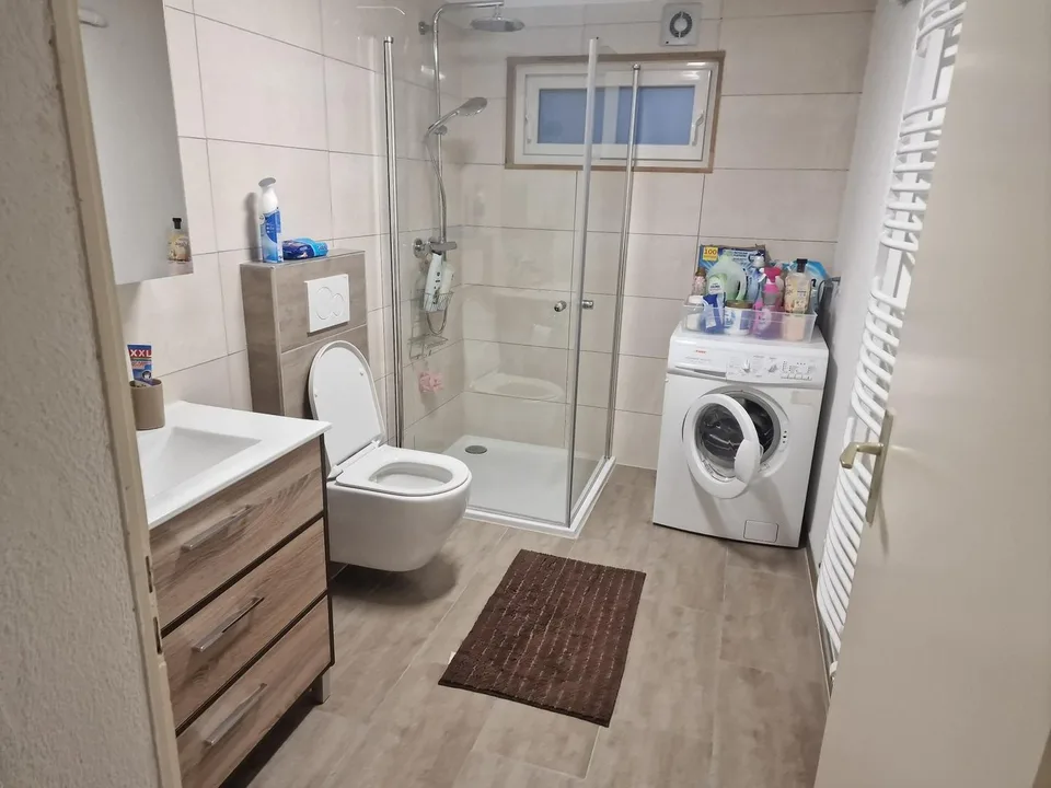 Studio 1.5 Zimmer zu übernehmen, verfügbar sobald wie möglich
