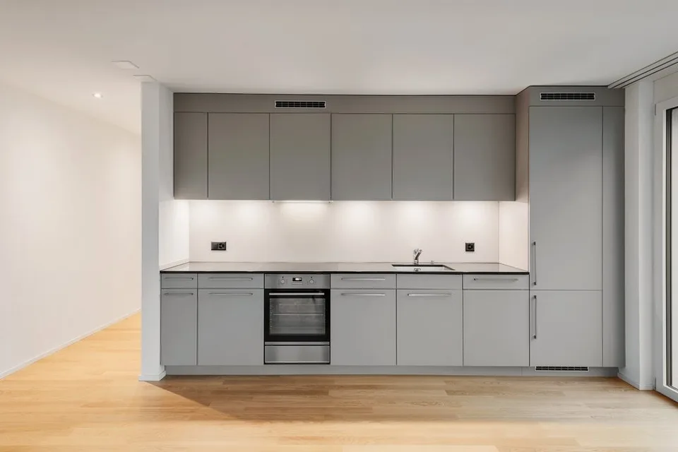 Appartamento moderno 2.5 locali con balcone & posto auto