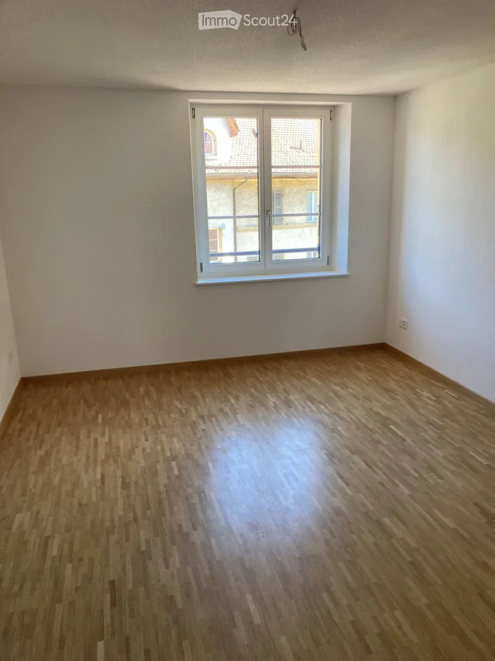 Very beautiful 3-room apartment in renovated building, school district
