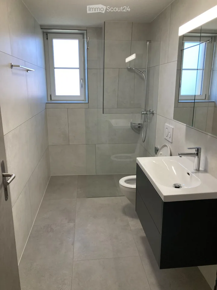 Very beautiful 3-room apartment in renovated building, school district