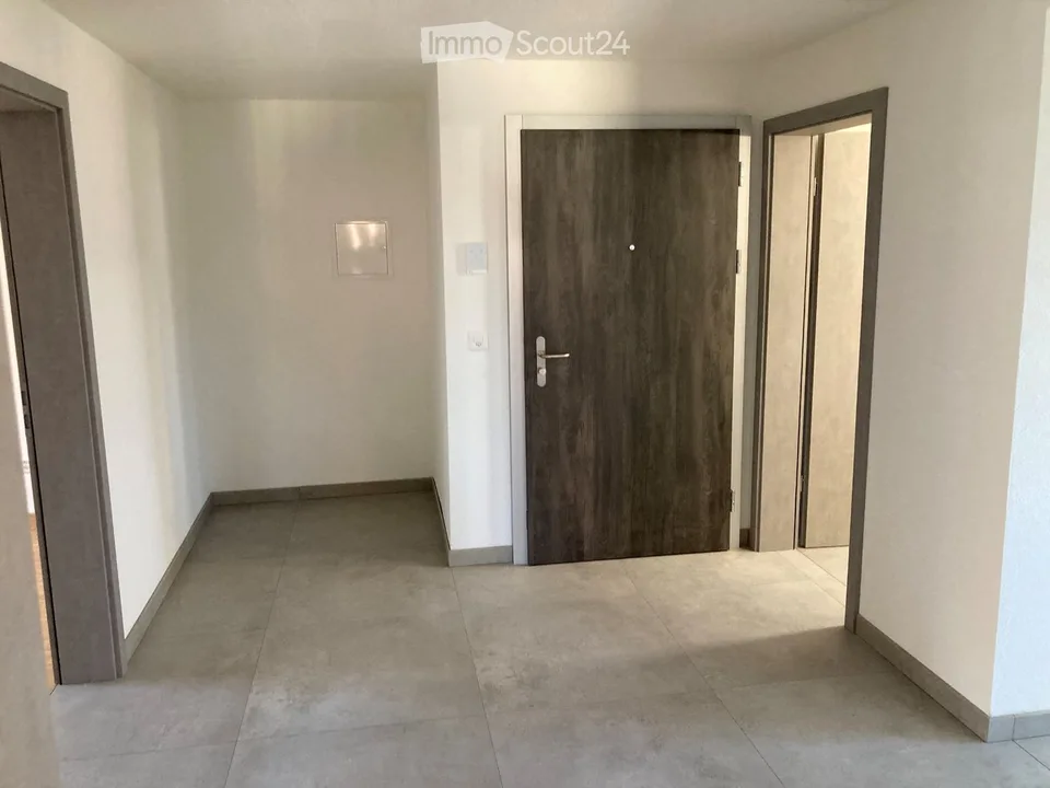 Very beautiful 3-room apartment in renovated building, school district