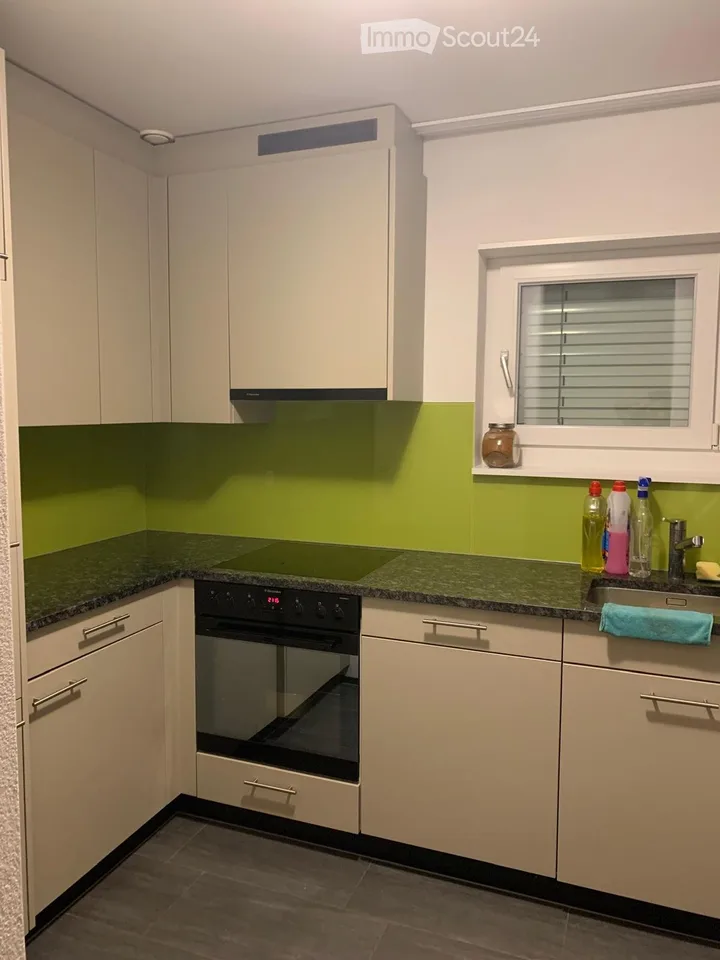 Appartement moderne 3.5 pièces avec balcon spacieux à Uster