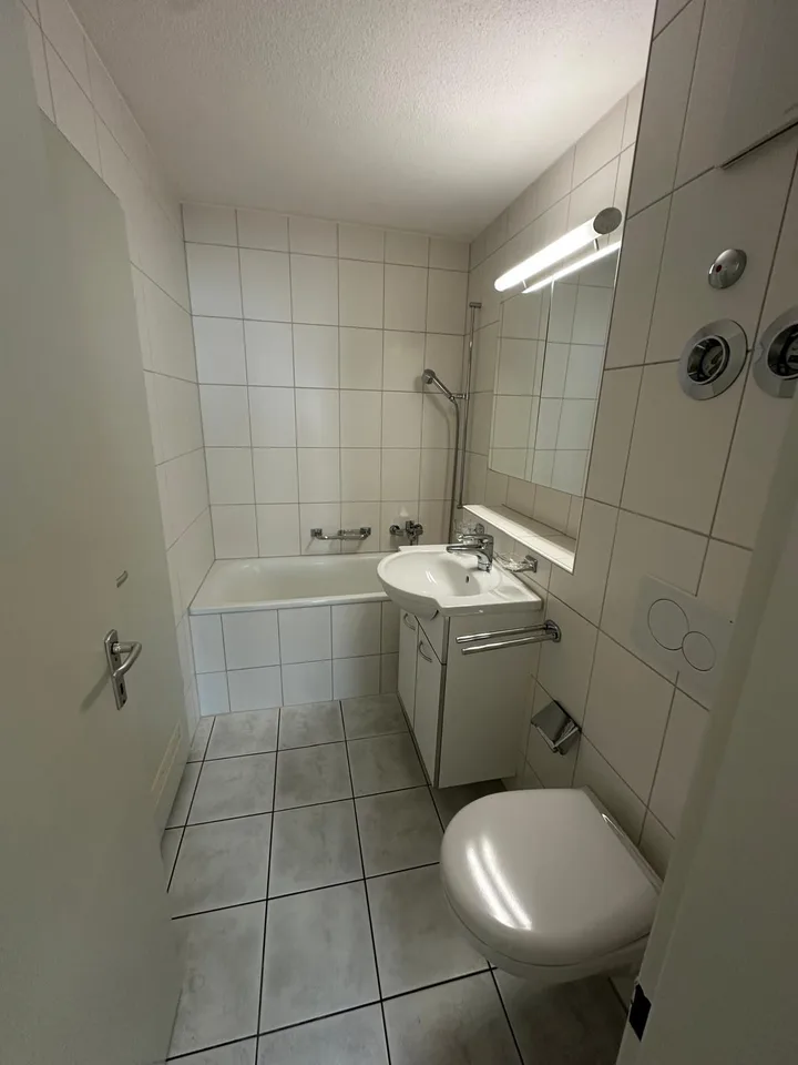 Appartement lumineux 2.5 pièces avec balcon à Fislisbach – disponible immédiatement !