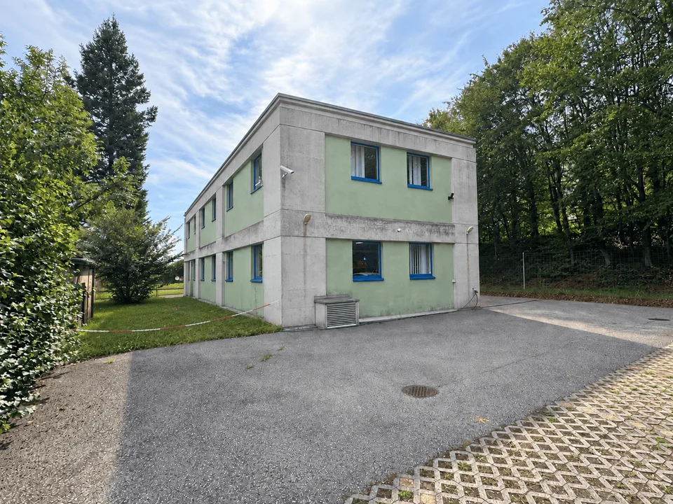 Vaste bureau à Taverne de 175 m² + différents parkings