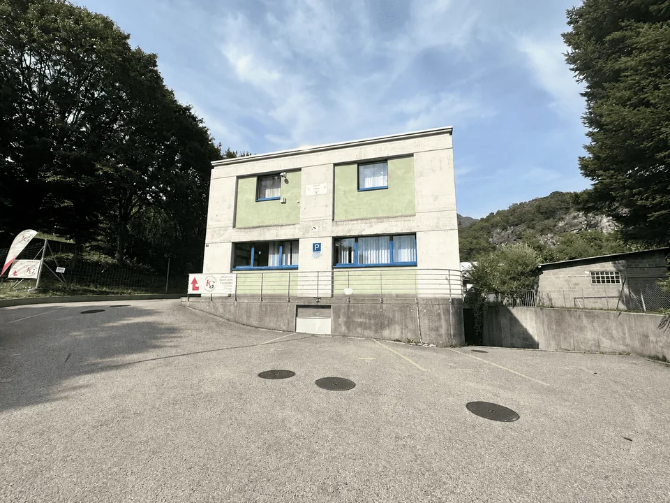 Vaste bureau à Taverne de 175 m² + différents parkings
