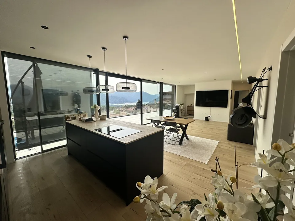 NEUES UND GERAUMIGES APARTMENT MIT PRIVATEM LIFT UND SEEBLICK – Foto 2 von 13