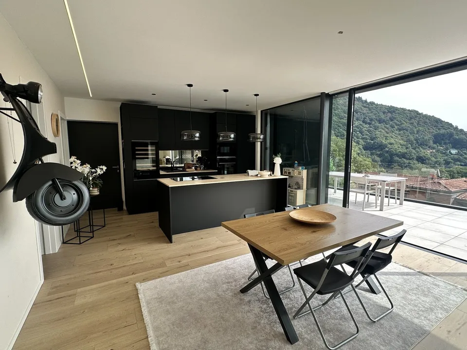 NEUES UND GERAUMIGES APARTMENT MIT PRIVATEM LIFT UND SEEBLICK – Foto 3 von 13
