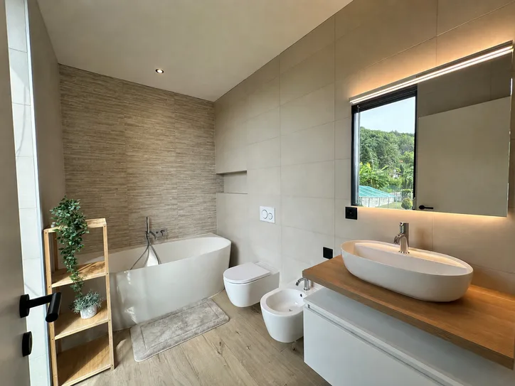 NEUES UND GERAUMIGES APARTMENT MIT PRIVATEM LIFT UND SEEBLICK – Foto 10 von 13
