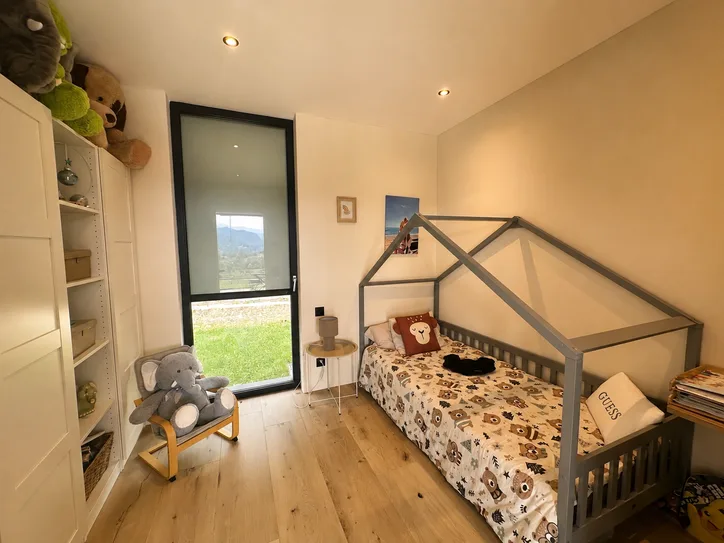 NEUES UND GERAUMIGES APARTMENT MIT PRIVATEM LIFT UND SEEBLICK – Foto 9 von 13