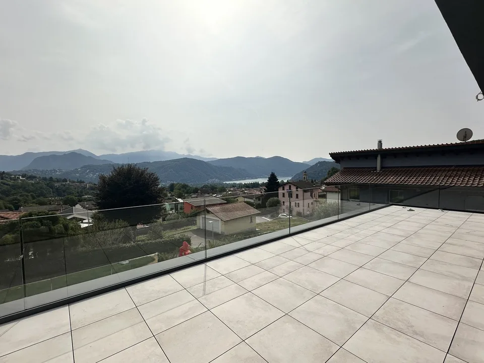 NEUES UND GERAUMIGES APARTMENT MIT PRIVATEM LIFT UND SEEBLICK – Foto 12 von 13