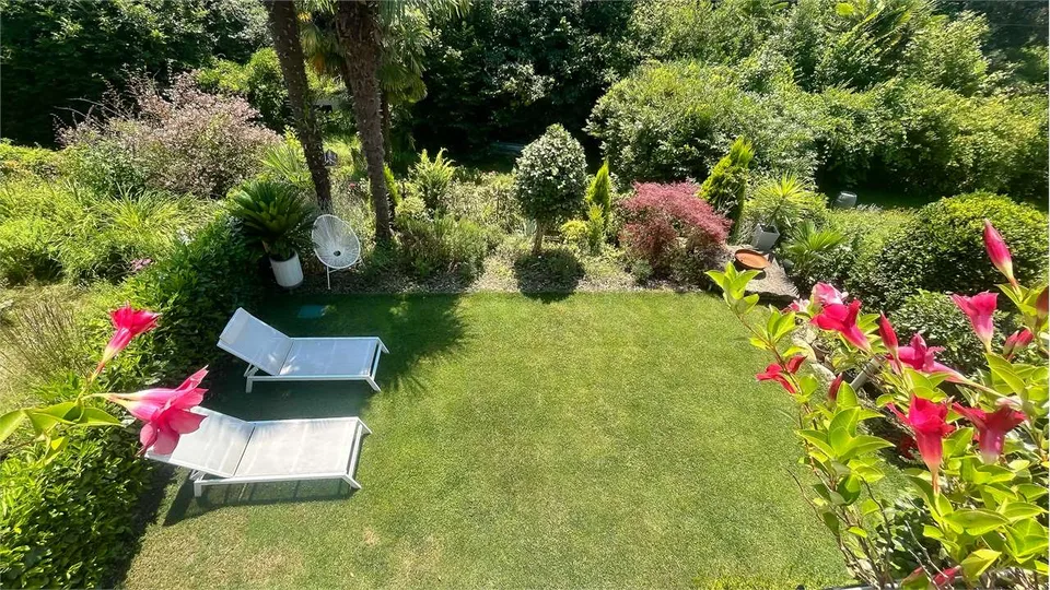 Elegantes Haus mit Garten und grünem Blick – Foto 11 von 13