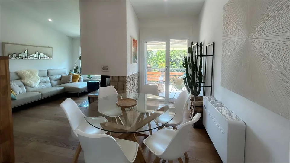 Elegantes Haus mit Garten und grünem Blick – Foto 9 von 13