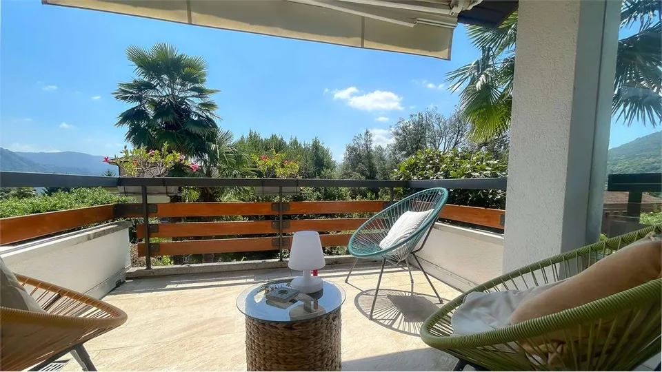 Elegantes Haus mit Garten und grünem Blick – Foto 8 von 13