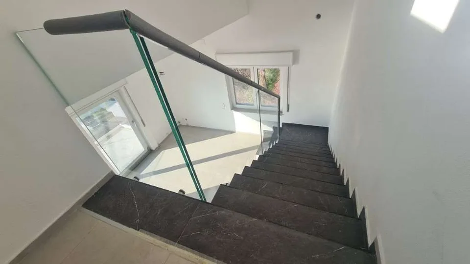 ROVIO: CASA SINGOLA 6.5 LOC. VISTA LAGO