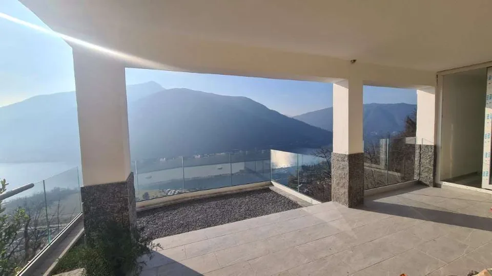 ROVIO: CASA SINGOLA 6.5 LOC. VISTA LAGO
