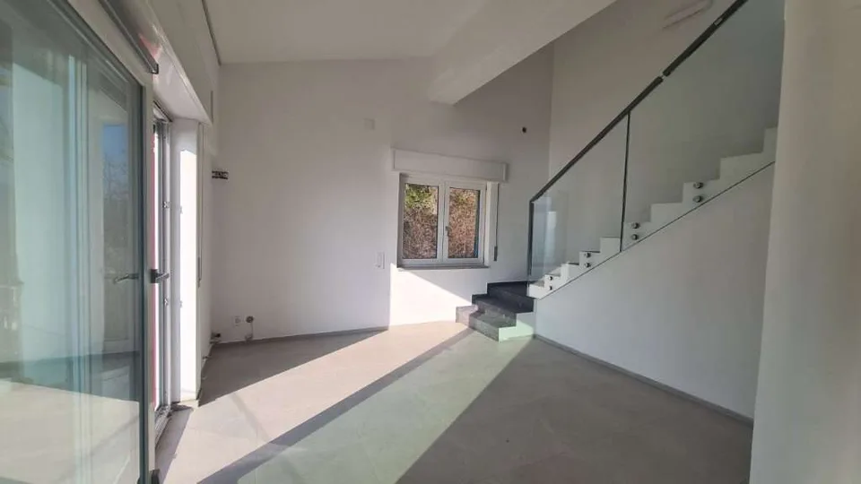 ROVIO: CASA SINGOLA 6.5 LOC. VISTA LAGO