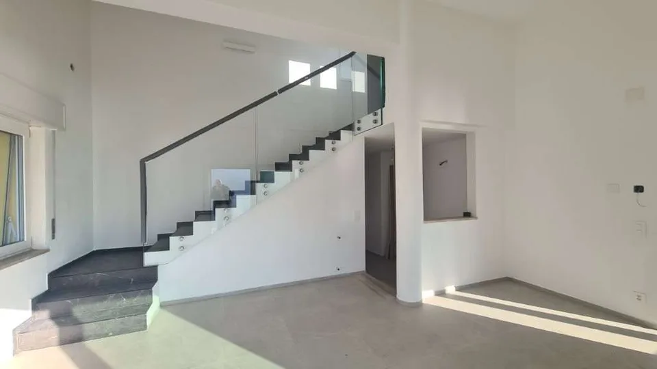 ROVIO: CASA SINGOLA 6.5 LOC. VISTA LAGO