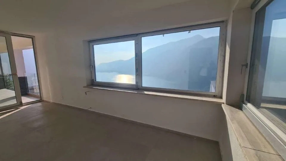 ROVIO: CASA SINGOLA 6.5 LOC. VISTA LAGO