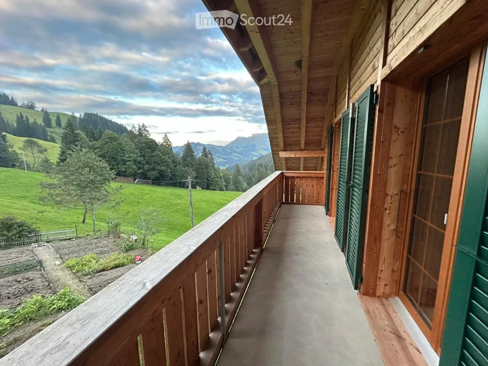 Modern 3.5-room apartment in the green, surrounded by mountains