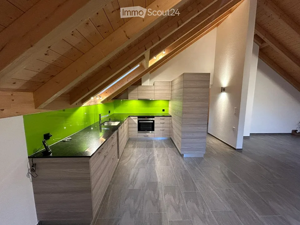 Modern 3.5-room apartment in the green, surrounded by mountains
