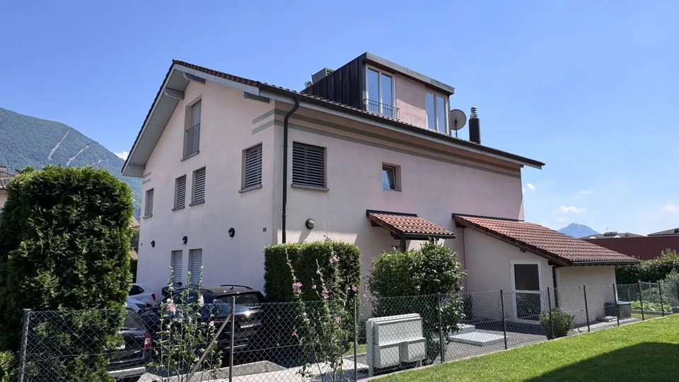 AFFITTASI ACCOGLIENTE 2.5 LOCALI ULTIMO PIANO A CANOBBIO