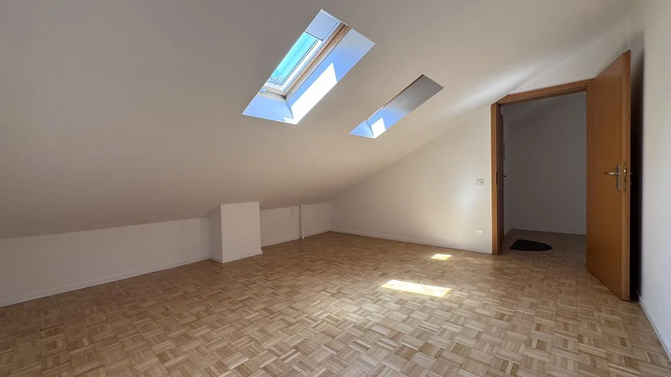 AFFITTASI ACCOGLIENTE 2.5 LOCALI ULTIMO PIANO A CANOBBIO