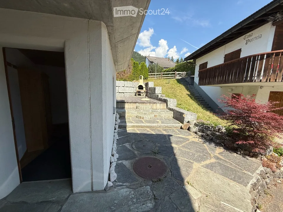 Helle 4.5-Zimmer-Wohnung mit Gartensitzplatz in Laax – sofort verfügbar