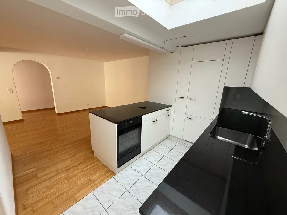 Helle 4.5-Zimmer-Wohnung mit Gartensitzplatz in Laax – sofort verfügbar