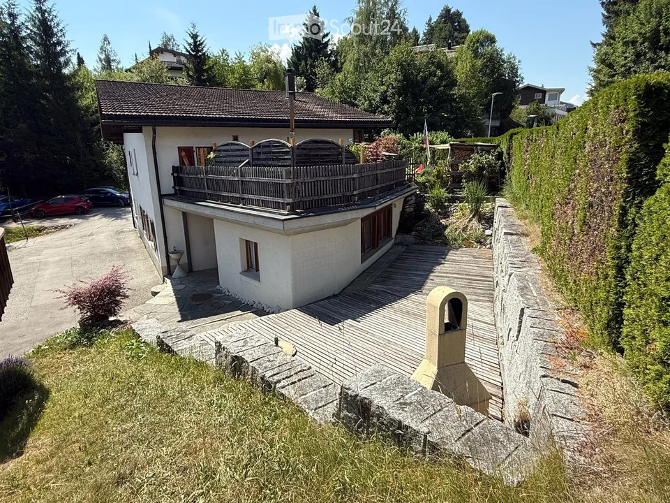 Helle 4.5-Zimmer-Wohnung mit Gartensitzplatz in Laax – sofort verfügbar