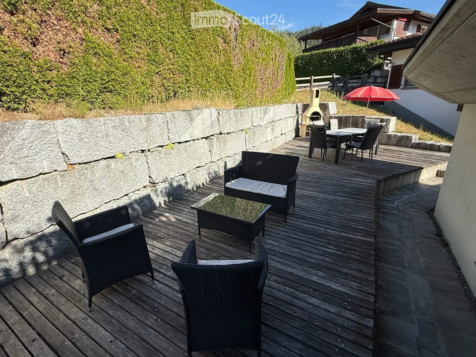 Helle 4.5-Zimmer-Wohnung mit Gartensitzplatz in Laax – sofort verfügbar