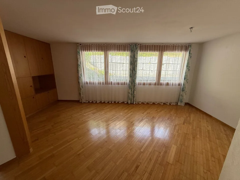 Helle 4.5-Zimmer-Wohnung mit Gartensitzplatz in Laax – sofort verfügbar